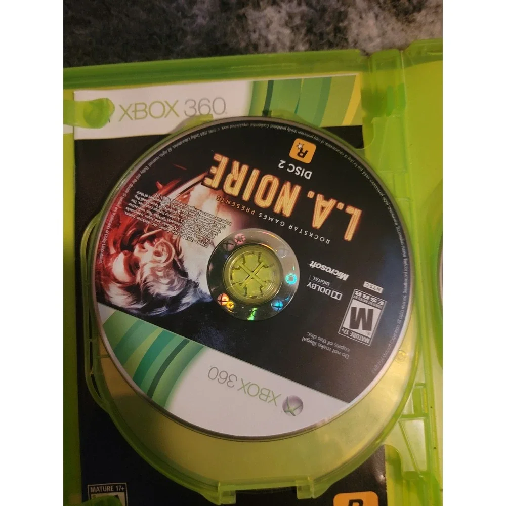 L.A. Noire Xbox 360 3-Disc Complete + BradyGames Strategy Guide Bundle